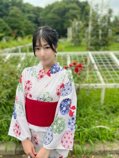 FC2-PPV-3069915: Himari Aoyama Khiêu Khích Trong Bộ Yukata Mùa Hè