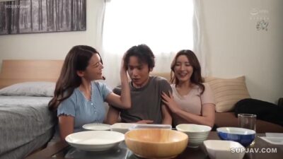 Bỏng Mắt Với DASS-187: Kana Morisawa và Mary Tachibana Khiêu Khích Trong Căn Hộ