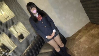 Azuki 18 tuổi: Cô nàng đồng phục mặt búng ra sữa lần đầu lên đỉnh nghẹt thở (FC2-PPV-1183686)